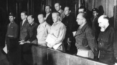 Бывшие офицеры СС на скамье подсудимых по делу об айнзацгруппах во время Нюрнбергского процесса